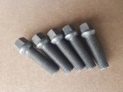   Felnicsavar Rdiuszos M14x1,5 47mm hossz FEKETE