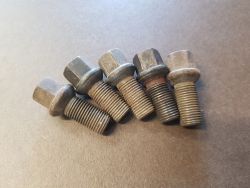   Felnicsavar Rdiuszos M14x1,5 28mm Hasznlt